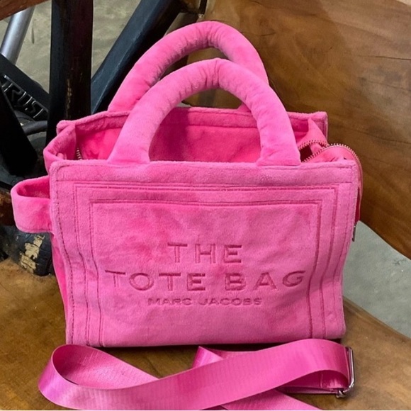 Marc Jacobs Handbags - NWOT Marc Jacobs Pink The Tote Bag